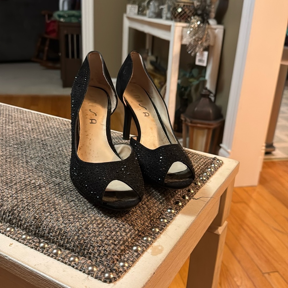 Used women’s dress shoes- fair condition normal wear and tear!